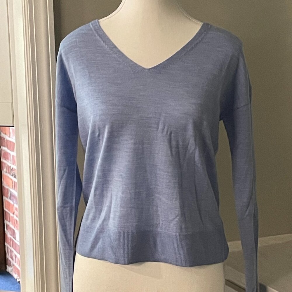 NWT Blue Banana Republic 100% Merino Wool Lightweight V-neck Sweater - Size XS